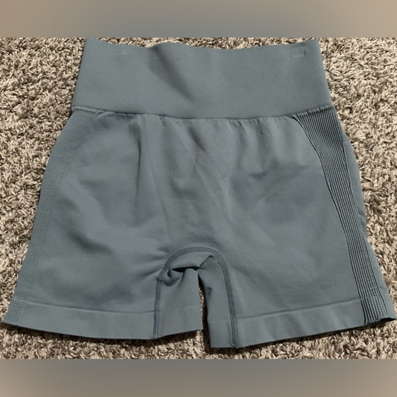 Ribbed Seamless Workout Shorts - High Waisted Scrunch - Picture 2 of 4